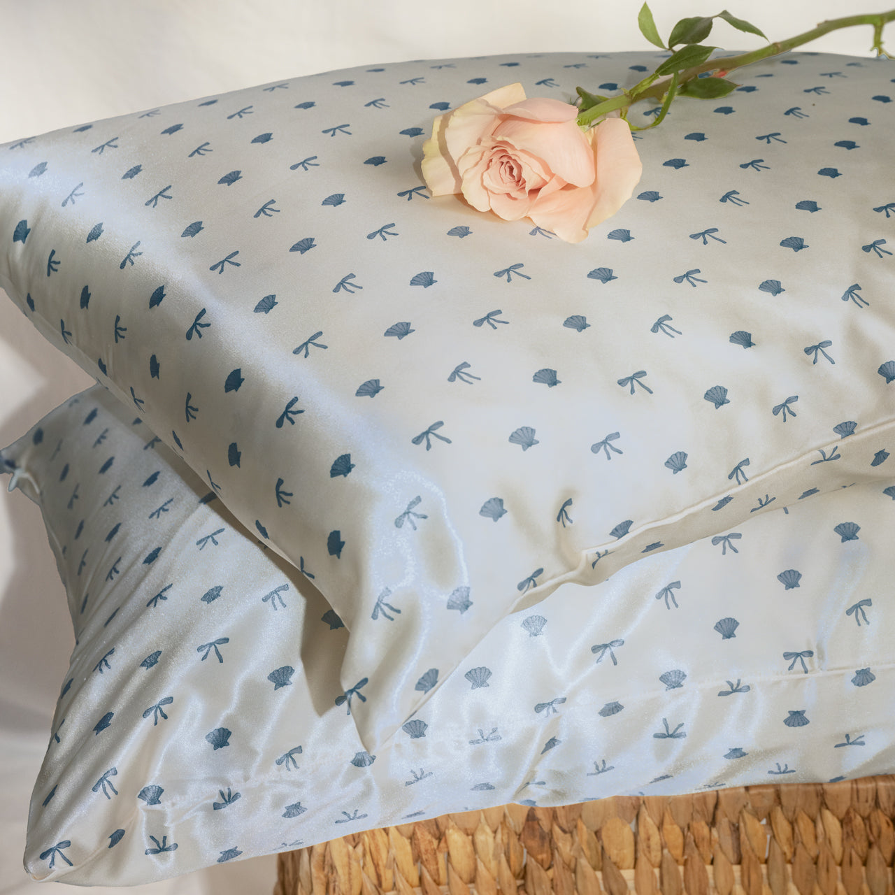 509525-CoastalCottage-StandardSatinPillowcase-PearlizedCream_CoastalBlue-Model-3-1280x1280px.jpg
